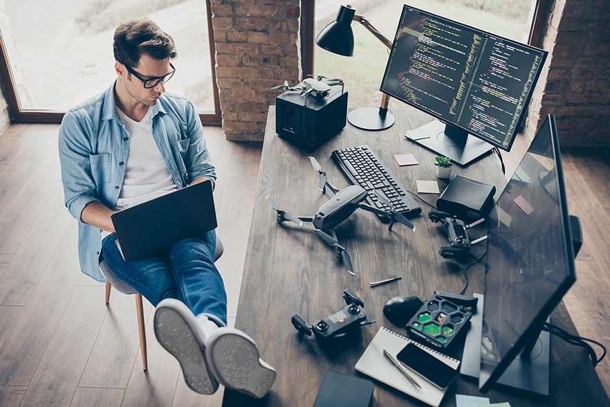 photo: computer programmer working at tech company